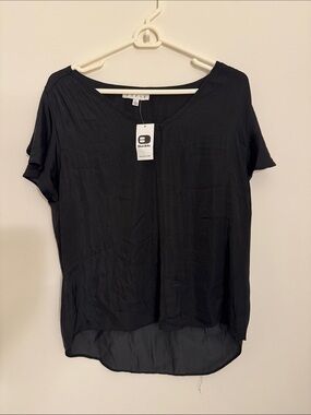 HYFVE Black Short Sleeve V-Neck Hi-Low Blouse